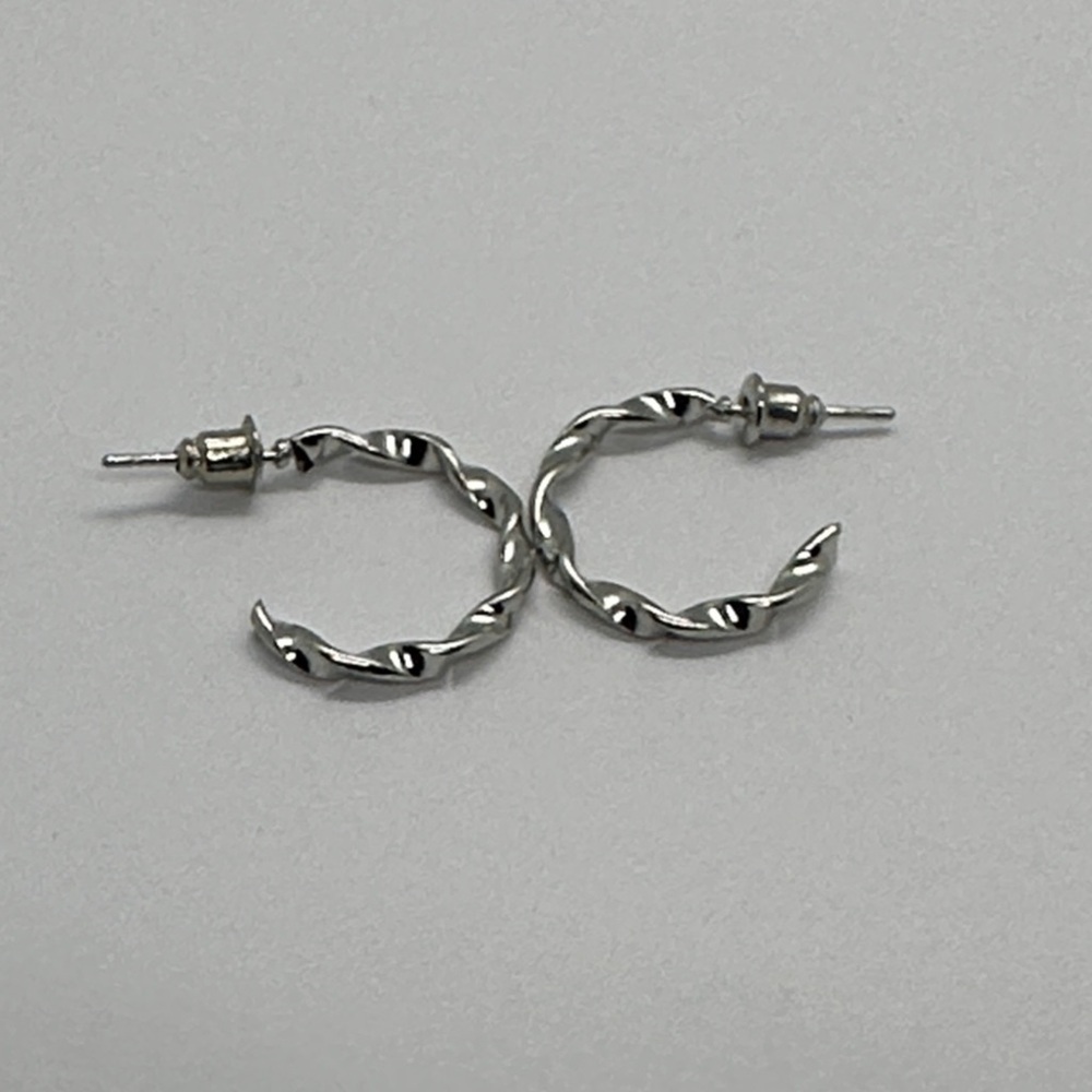 Elegant ✨ NEW! Silver Tone Twisted Hoop Earrings | Modern Chic | Everyday Style